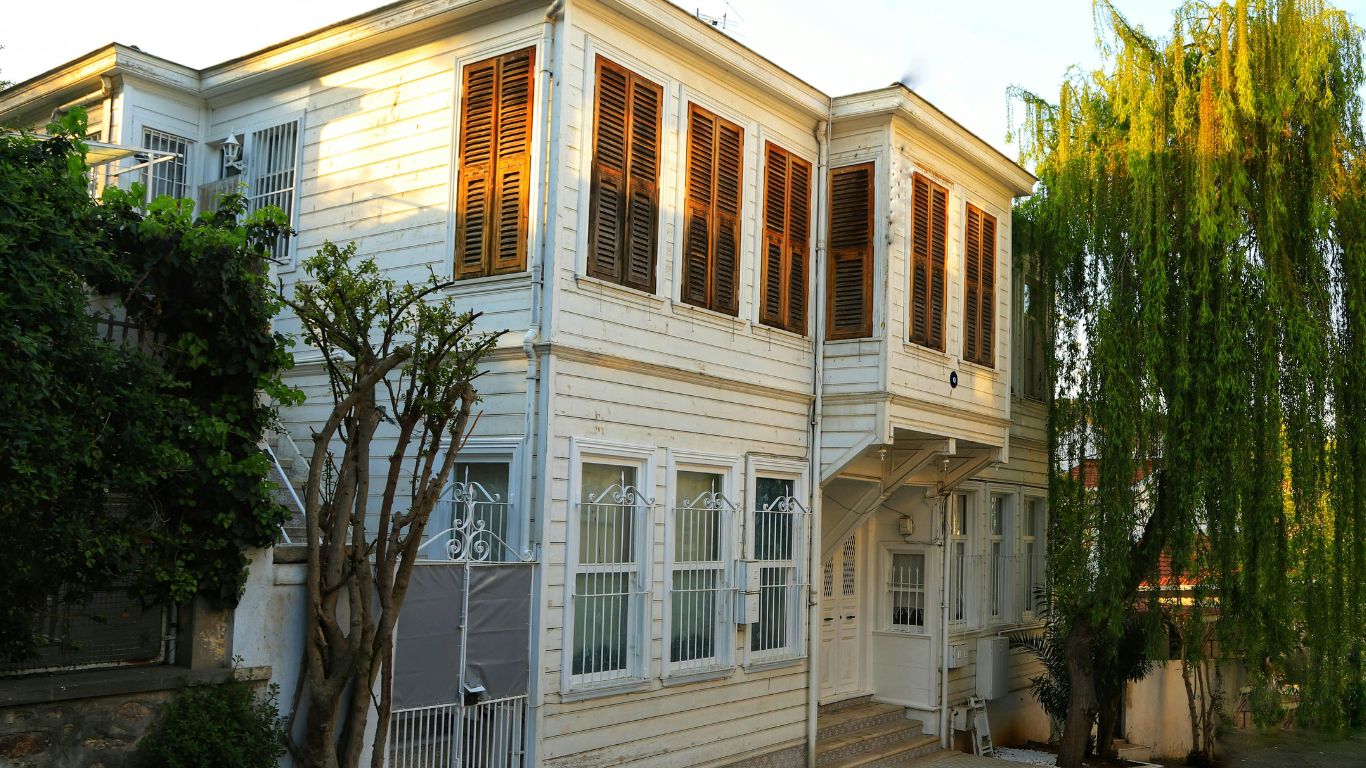 Improve Home Insulation with Kansas City Siding Replacement Services